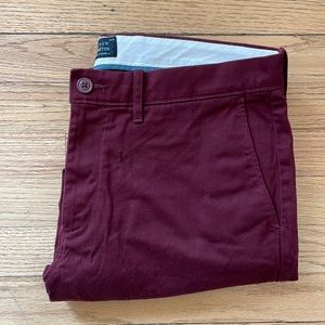 J. Crew 484 Slim Fit Stretch Chinos in Burgundy. 32 X 32